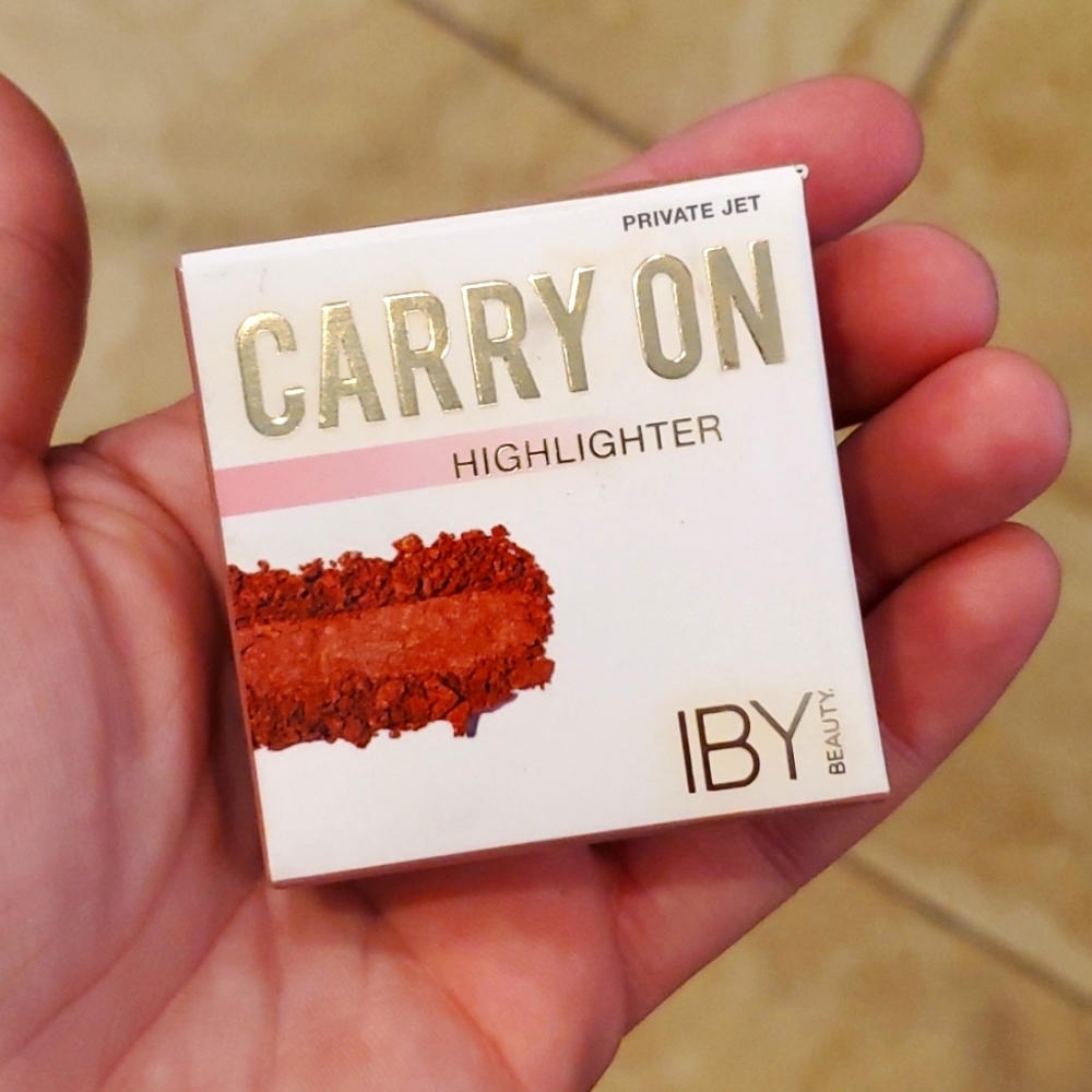 IBY Beauty Carry On highlighter in Private Jet